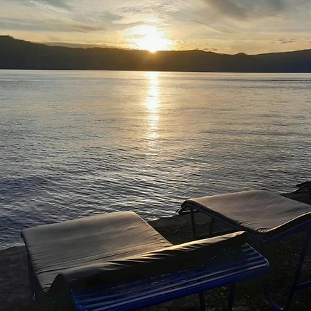 Hotel Barbara Tuk Tuk Esterno foto