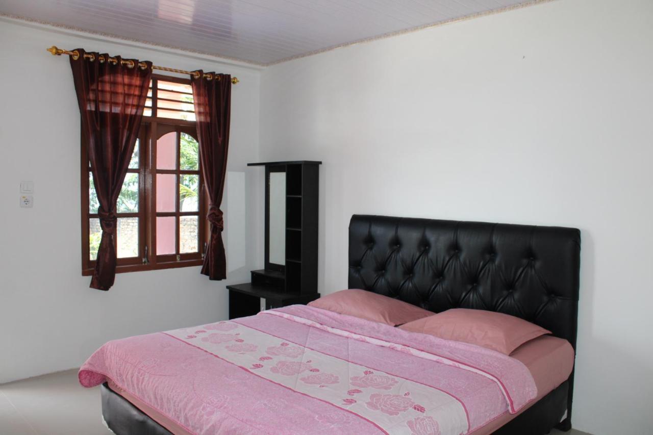 Hotel Barbara Tuk Tuk Esterno foto