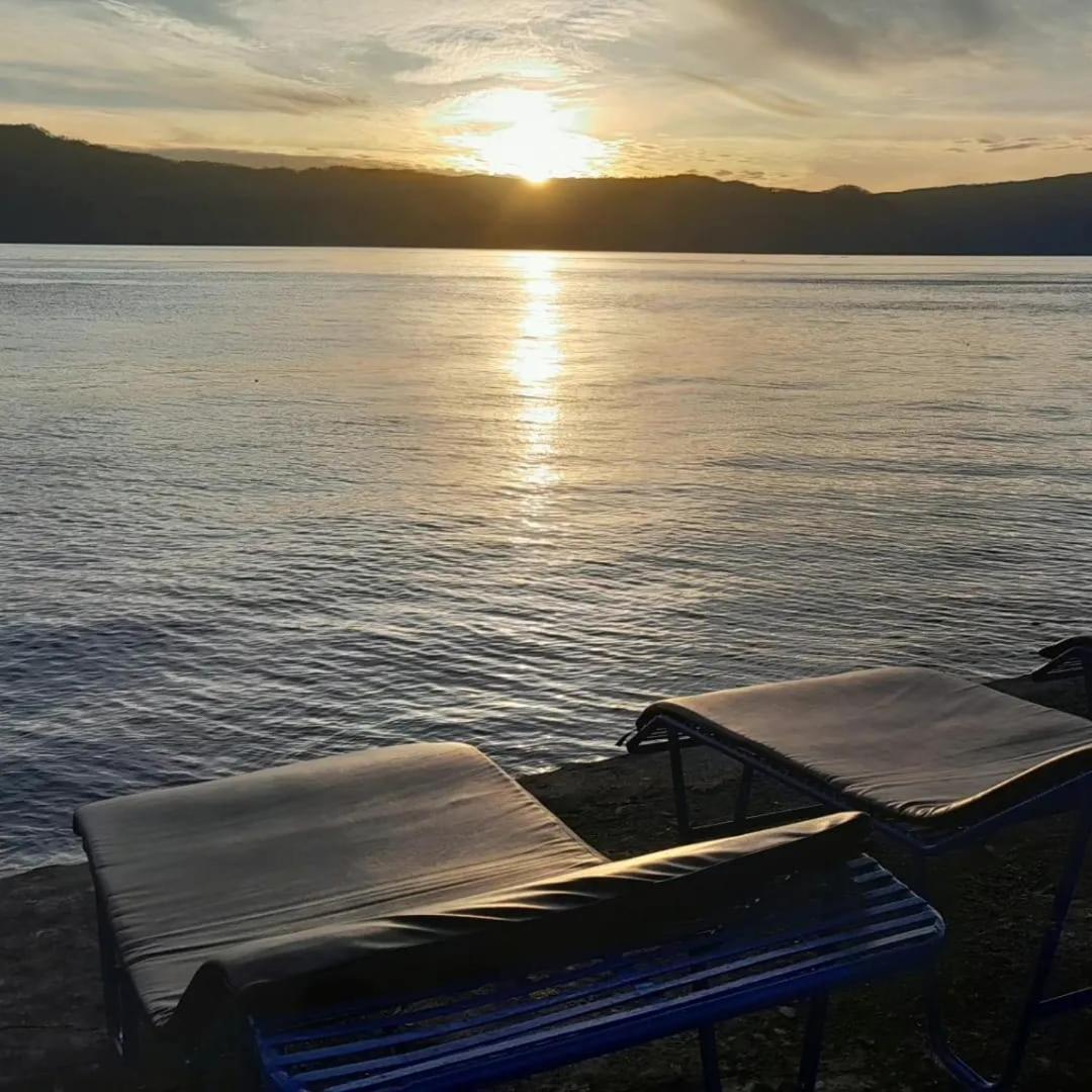 Hotel Barbara Tuk Tuk Esterno foto